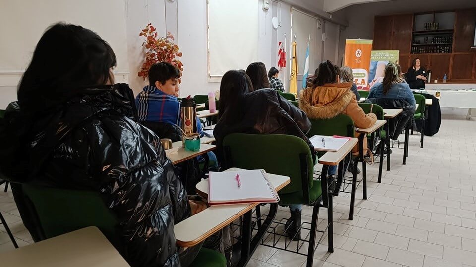 Taller Teórico Práctico ''Hacia el Empoderamiento de las Familias.'' Fundación TEA Santa Cruz